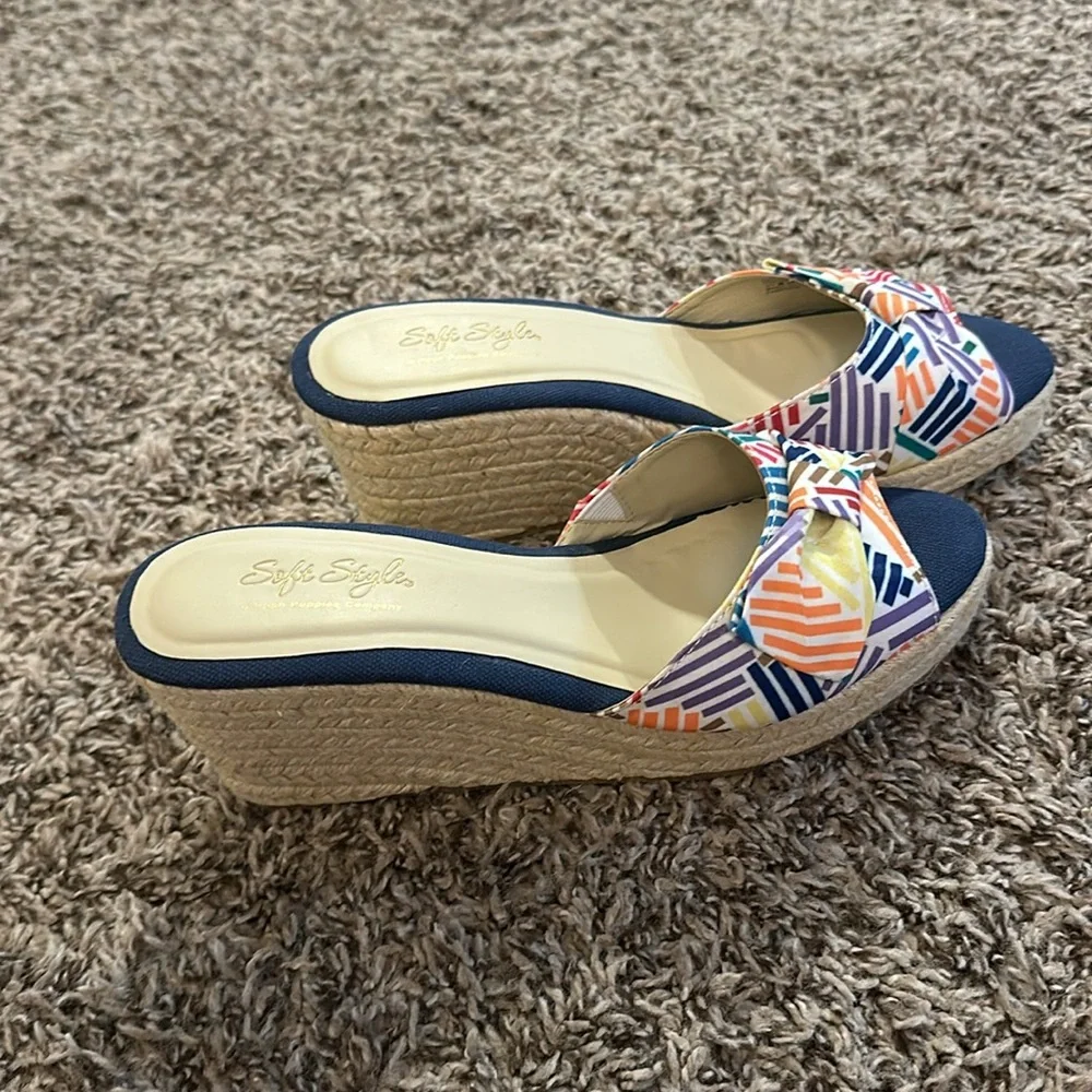 Soft style multi random color strip wedge
